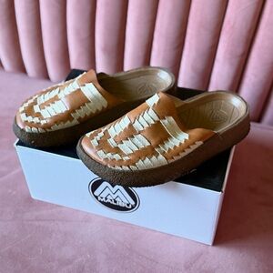 Malibu Women’s Tan and Cream Woven Slippers